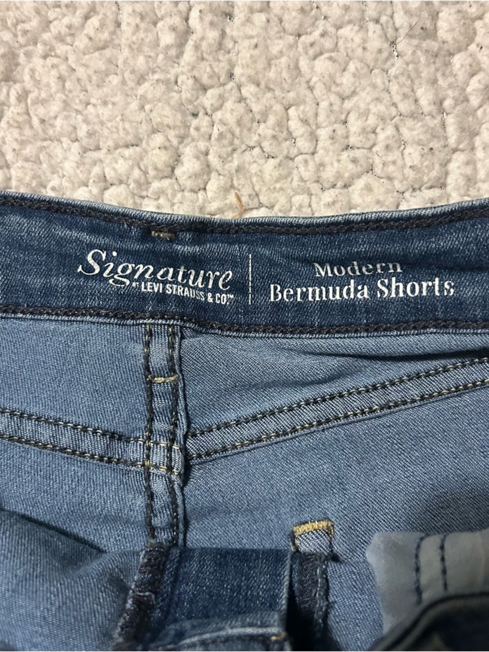 Levi's Blue Denim Signature Shorts Size 12 Medium Length and Bermuda - Picture 10 of 10